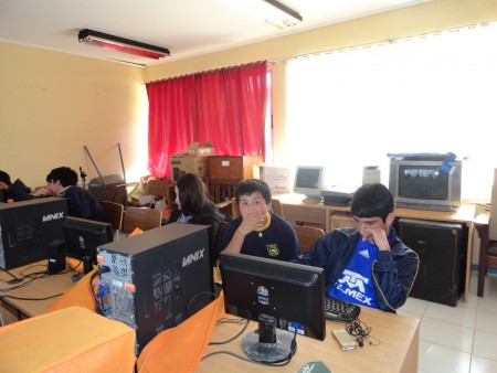 contestando la encuesta 8º básico y un alumno de 6º